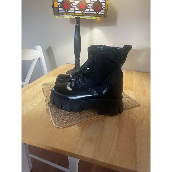 Marc Fischer Ltd Blk Womens Lug Sole Round Toe Block Heel Combat/Biker Boots S88 - Picture 9 of 9